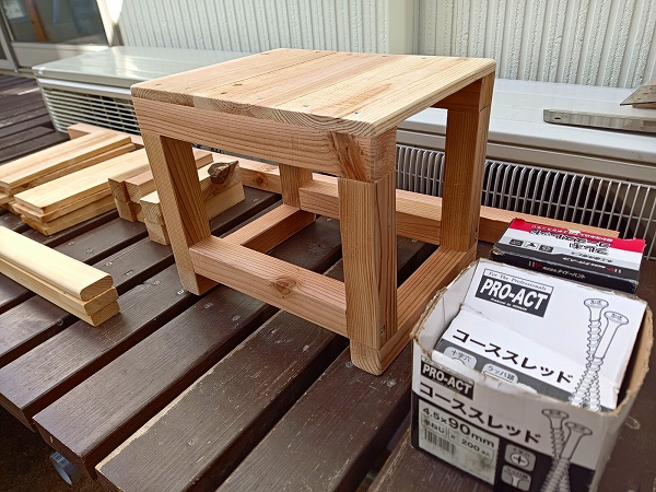 自分で作る椅子 | 木で作る椅子の作り方 _ 【簡単DIY】椅子の作り方の基本を木工職人が解説 – UVLEG