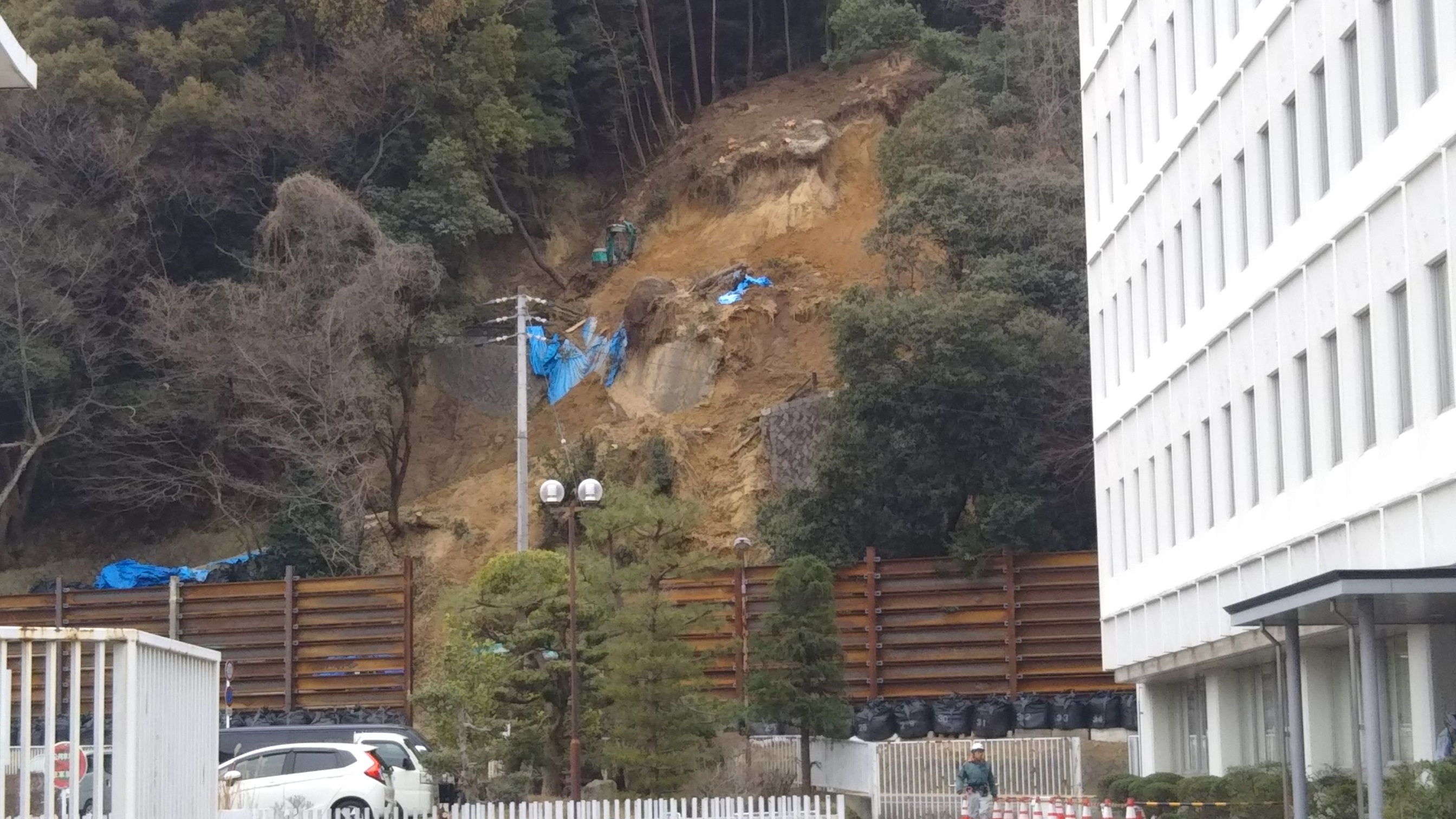 【松山城】西側登山道（古町口登城道）の復旧工事が始まったようです。