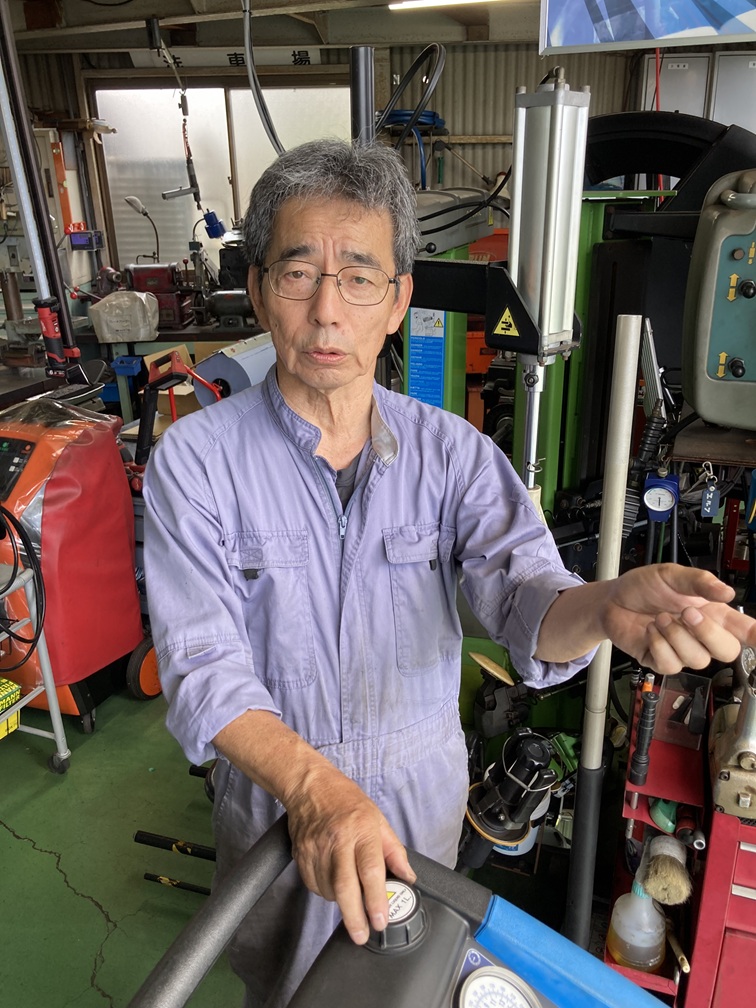 小山社長がコメントする画像