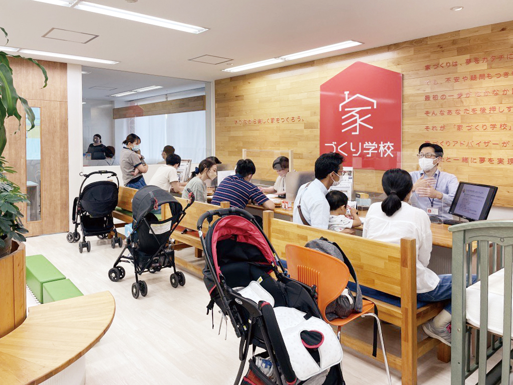 家づくり学校岡山校のカウンター相談風景画像