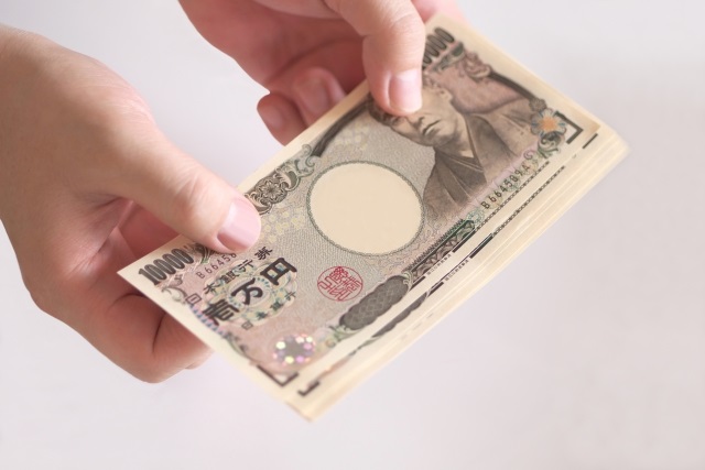 見落としがち!家づくりの過程で現金で支払うものは?