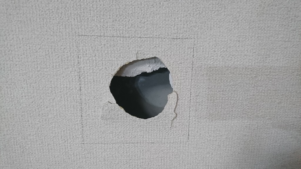 【壁の修繕】石膏ボードの穴の直し方