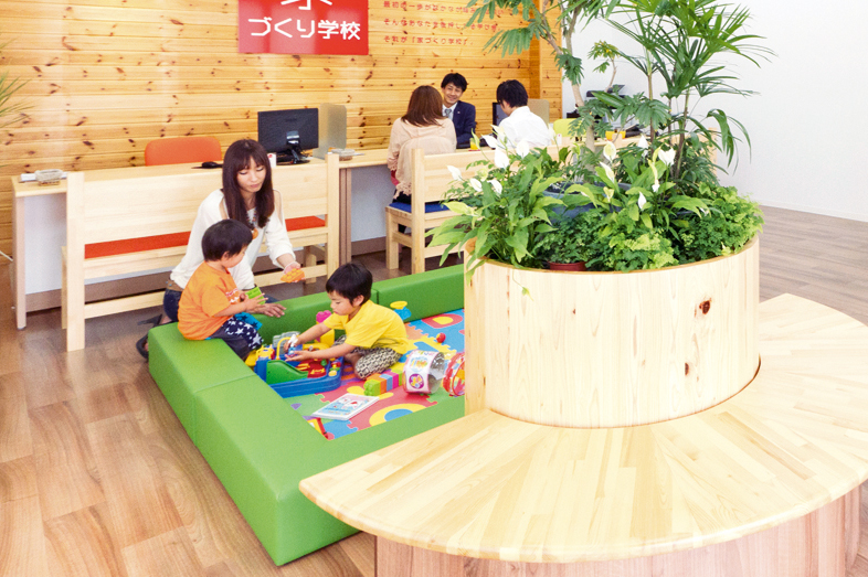 小さなお子さま連れの方でも安心してご利用いただけるように、キッズコーナーをご用意しております。ご安心ください。