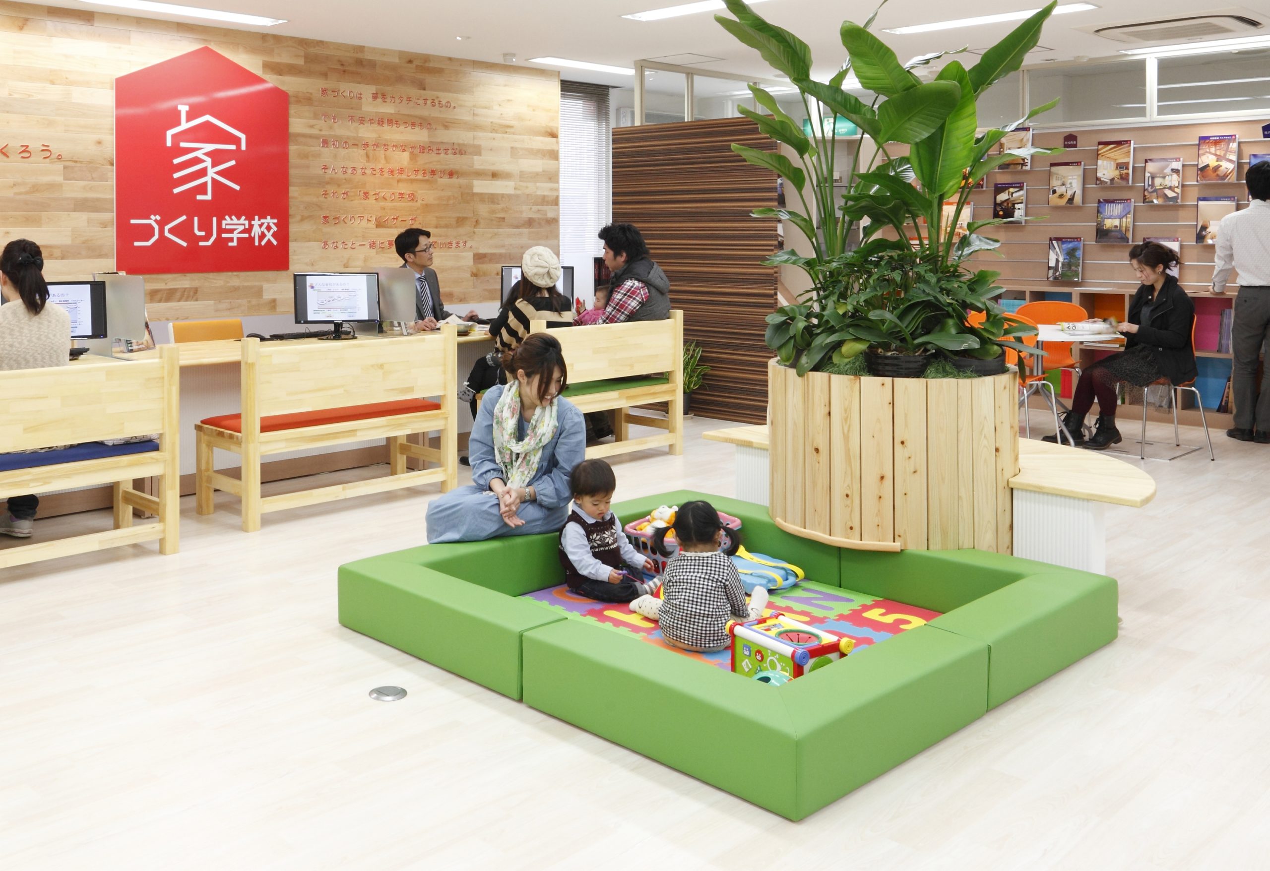 小さなお子さま連れの方でも安心してご利用いただけるように、キッズコーナーをご用意しております。ご安心ください。