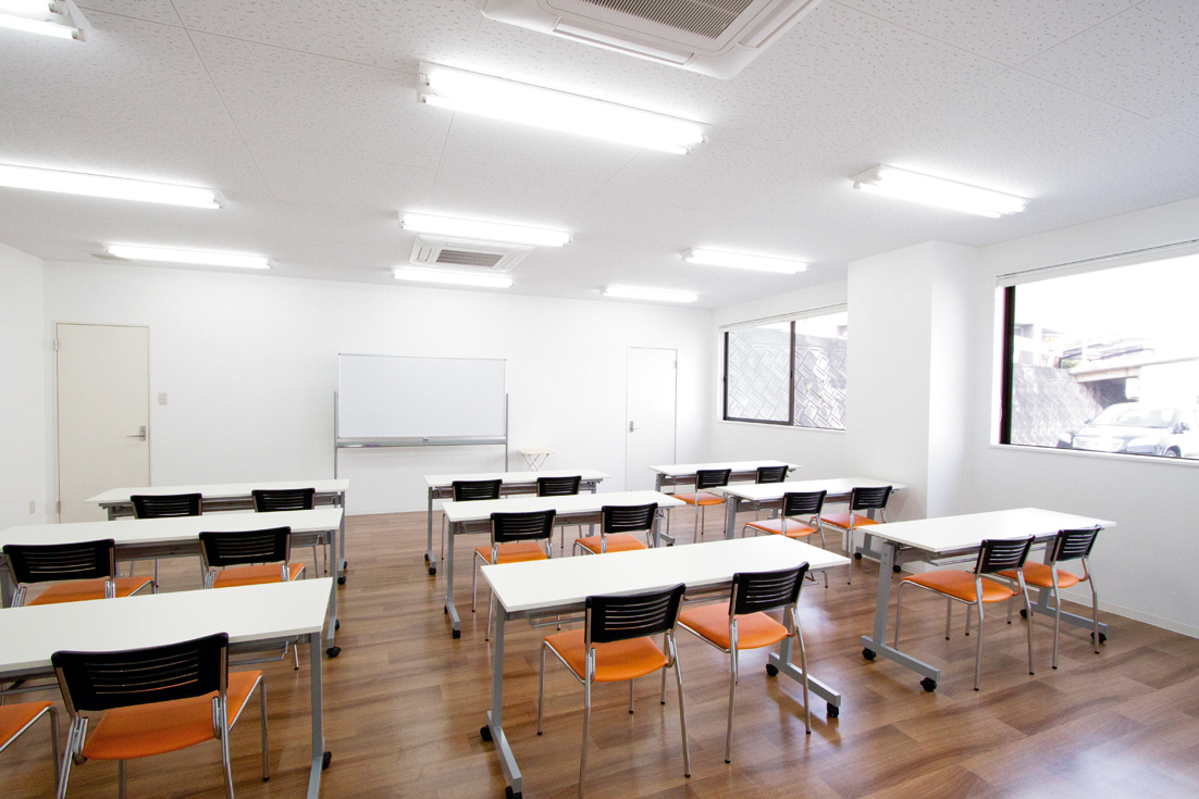 ｢家づくり学校｣でのセミナーや勉強会が行われるお部屋です。ガラス張りのオープンな空間で楽しく家づくりのことを学んでください。