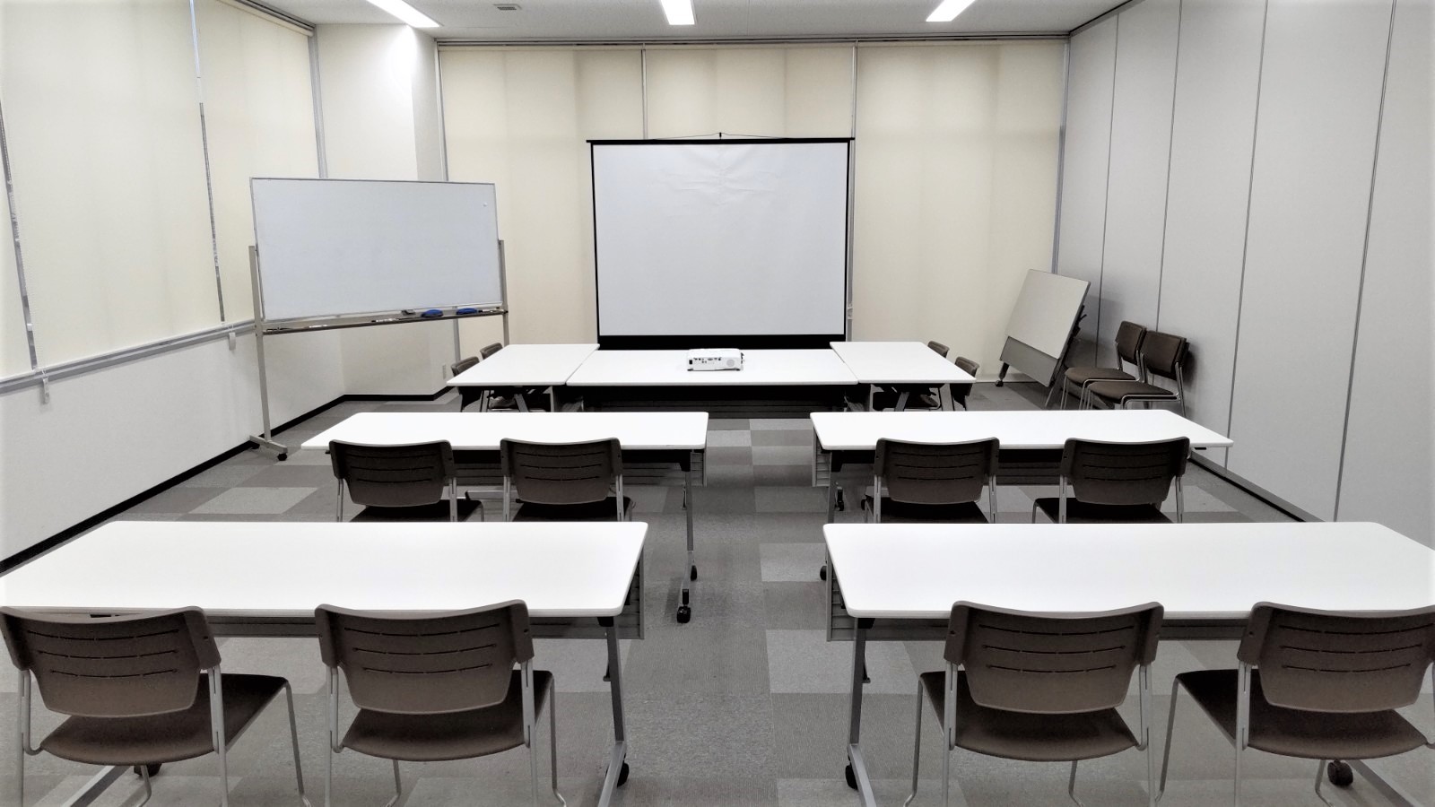 ｢家づくり学校｣でのセミナーや勉強会が行われるお部屋です。オープンな空間で楽しく家づくりのことを学んでください。