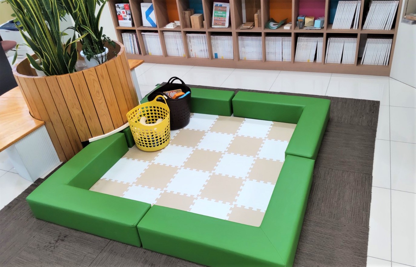 小さなお子さま連れの方でも安心してご利用いただけるように、キッズコーナーをご用意しております。