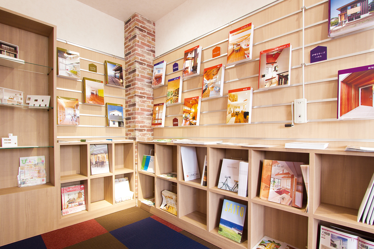 各住宅会社の資料や施工例がゆっくりご覧いただけます。各社のパンフレットなどを持ち帰ることもできるので、気軽にお立ち寄りください。