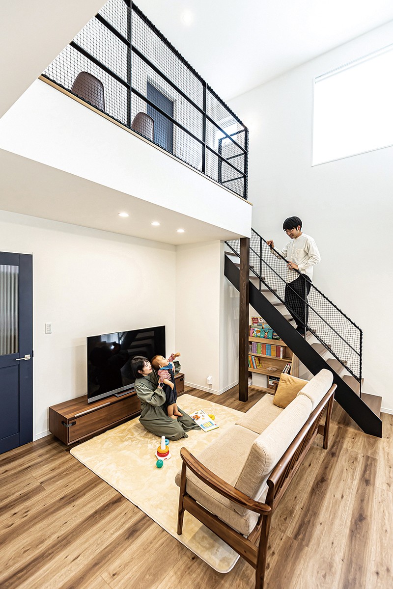 回遊動線と吹き抜けが家族をつなぐ家