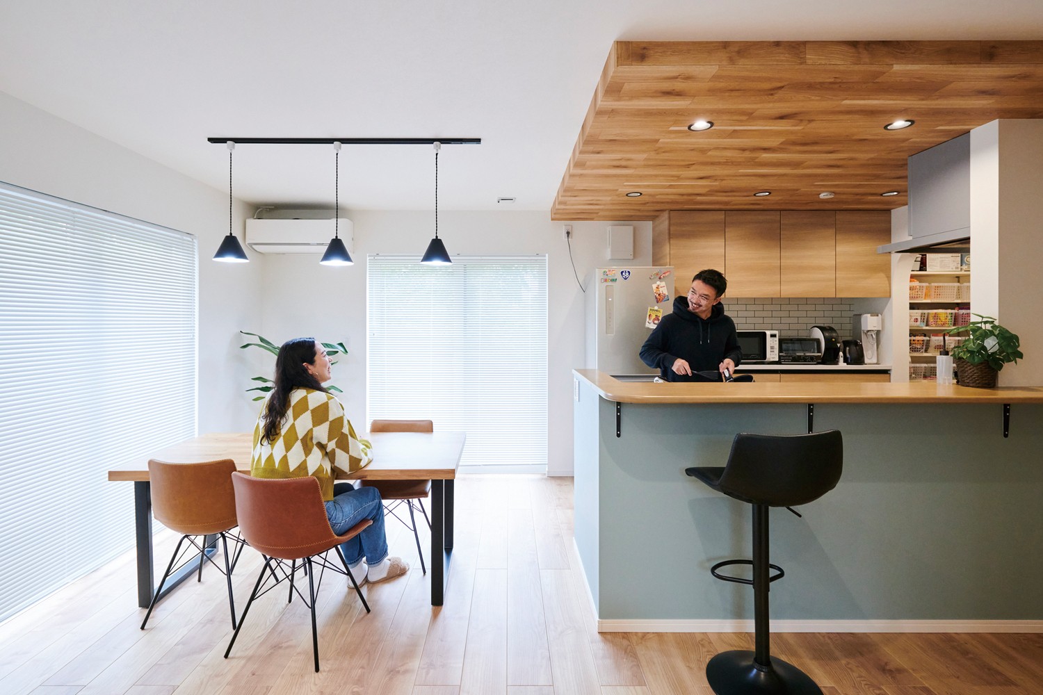 光と明かりが彩るハイセンスな住まい