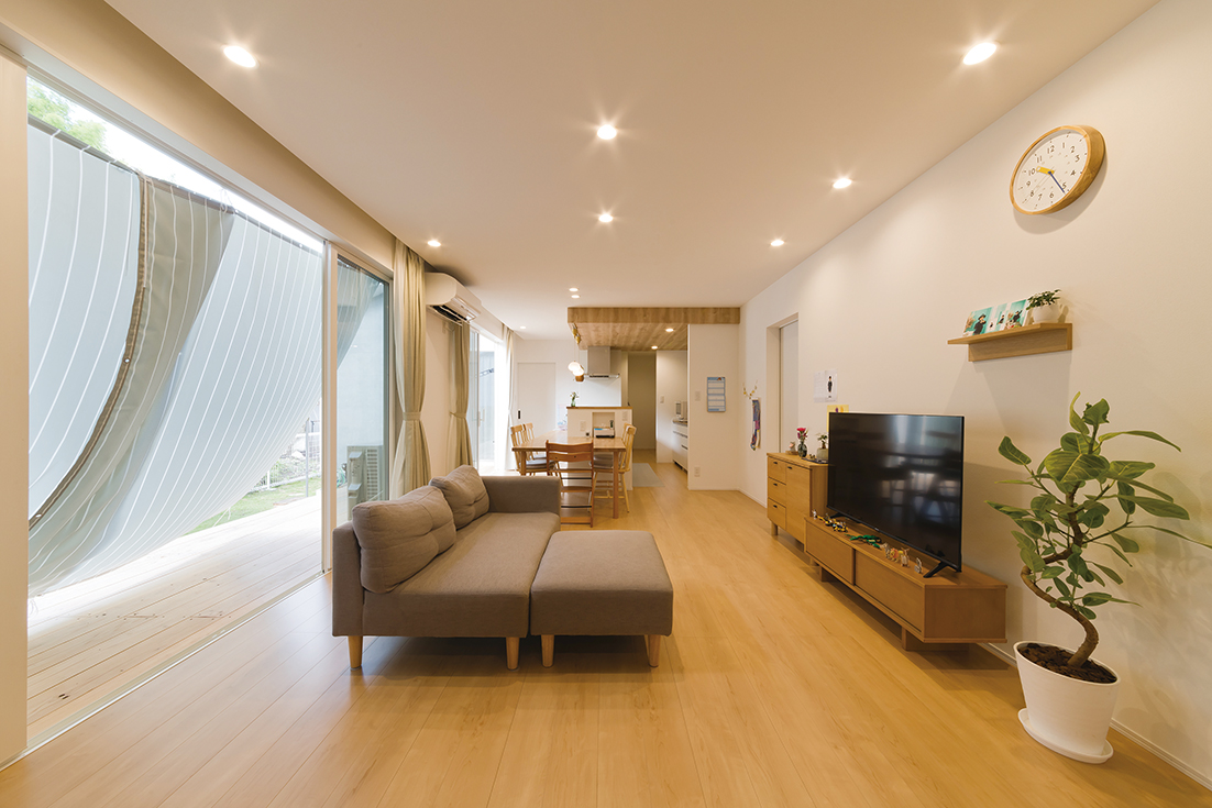 光と風を呼び込むナチュラルモダンの平屋