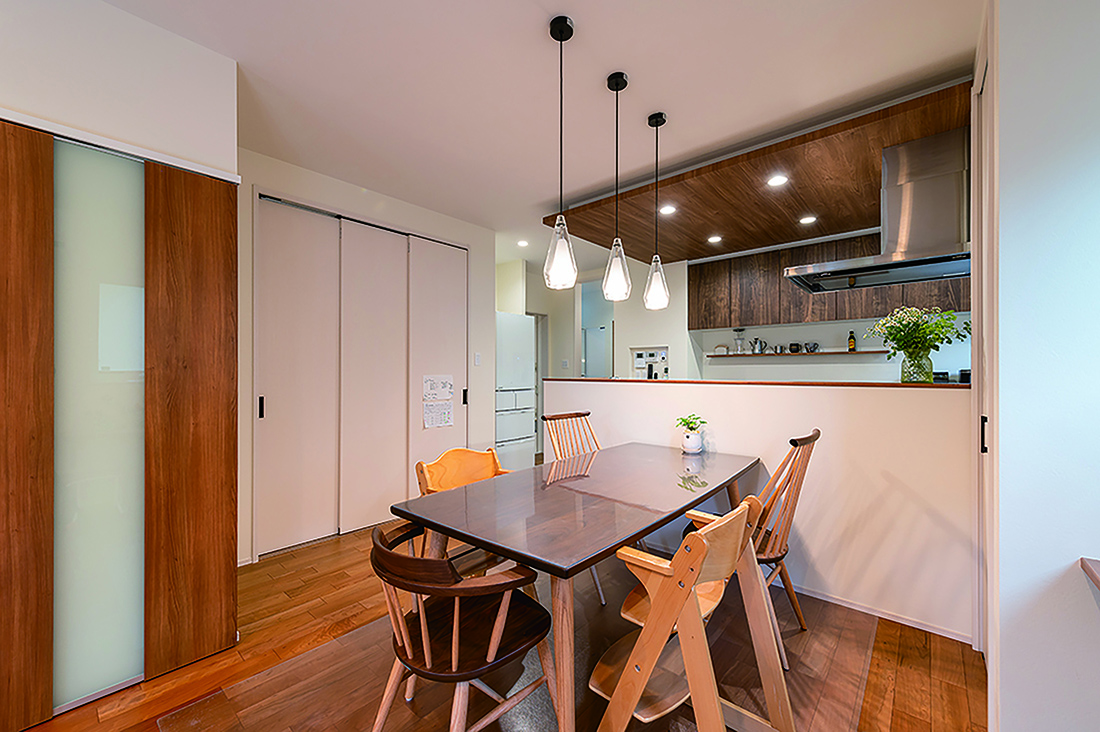 造作棚と収納でいつでもキレイを保てる住まい