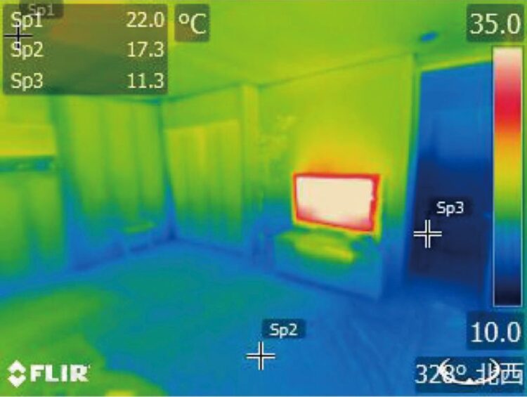 サーモグラフィで撮影した断熱性能の低い寒い家