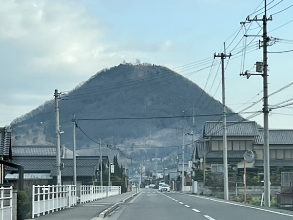 三木町白山を臨んで