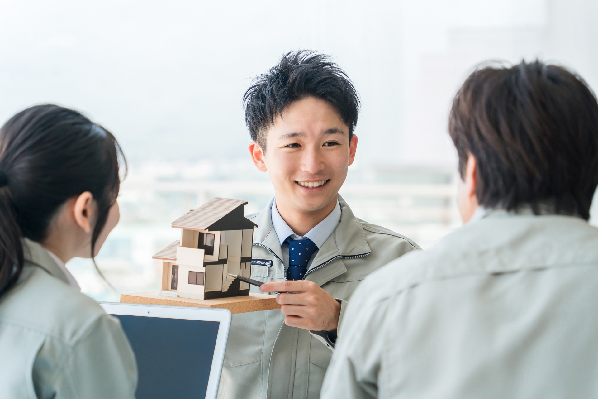 信頼できるハウスメーカーの営業マンとは?失敗しない担当者選びのポイント