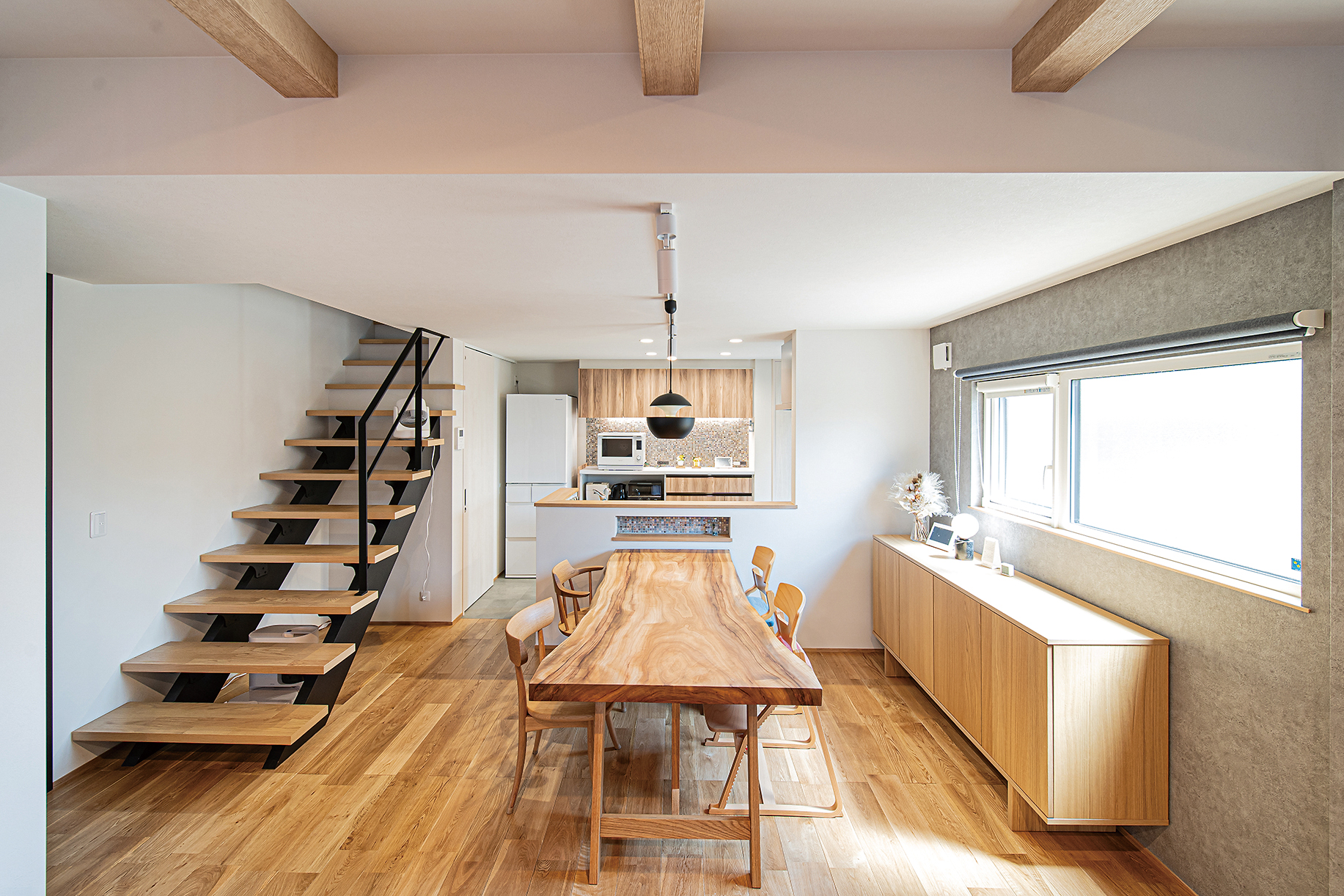 ダイニングテーブル