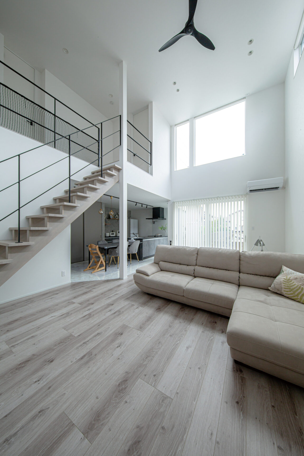 光と開放感に包まれる大空間リビングの家