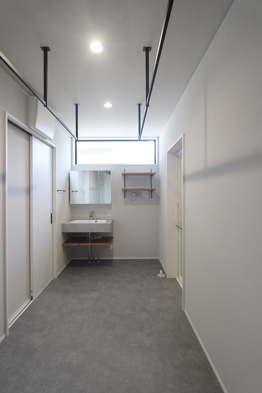 ランドリー兼脱衣室