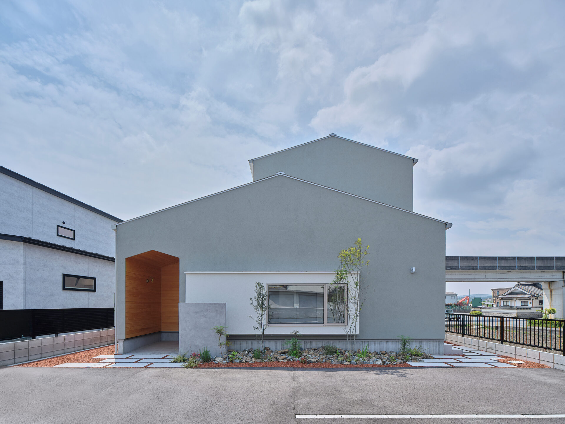 将来はヘアサロンになる三角屋根の家