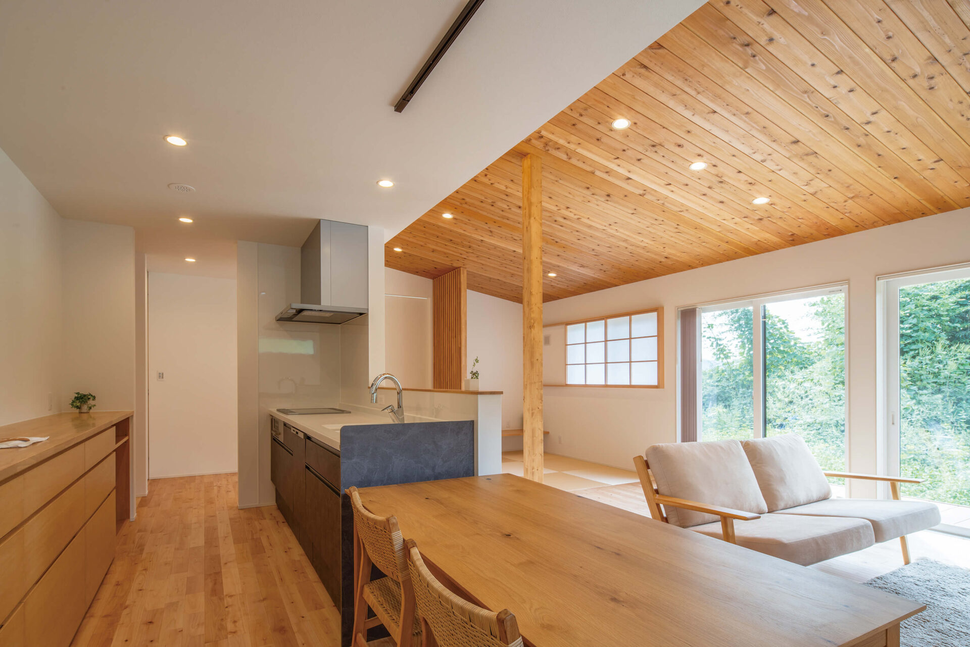 光と風がめぐる心地よい平屋暮らし