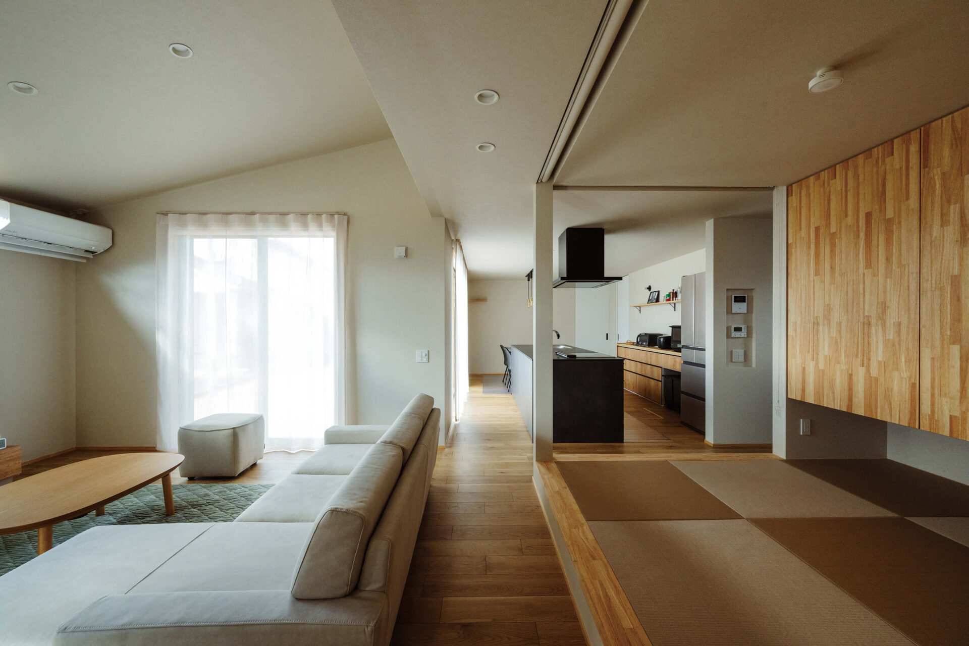 意匠と家族の絆が溶け合う平屋