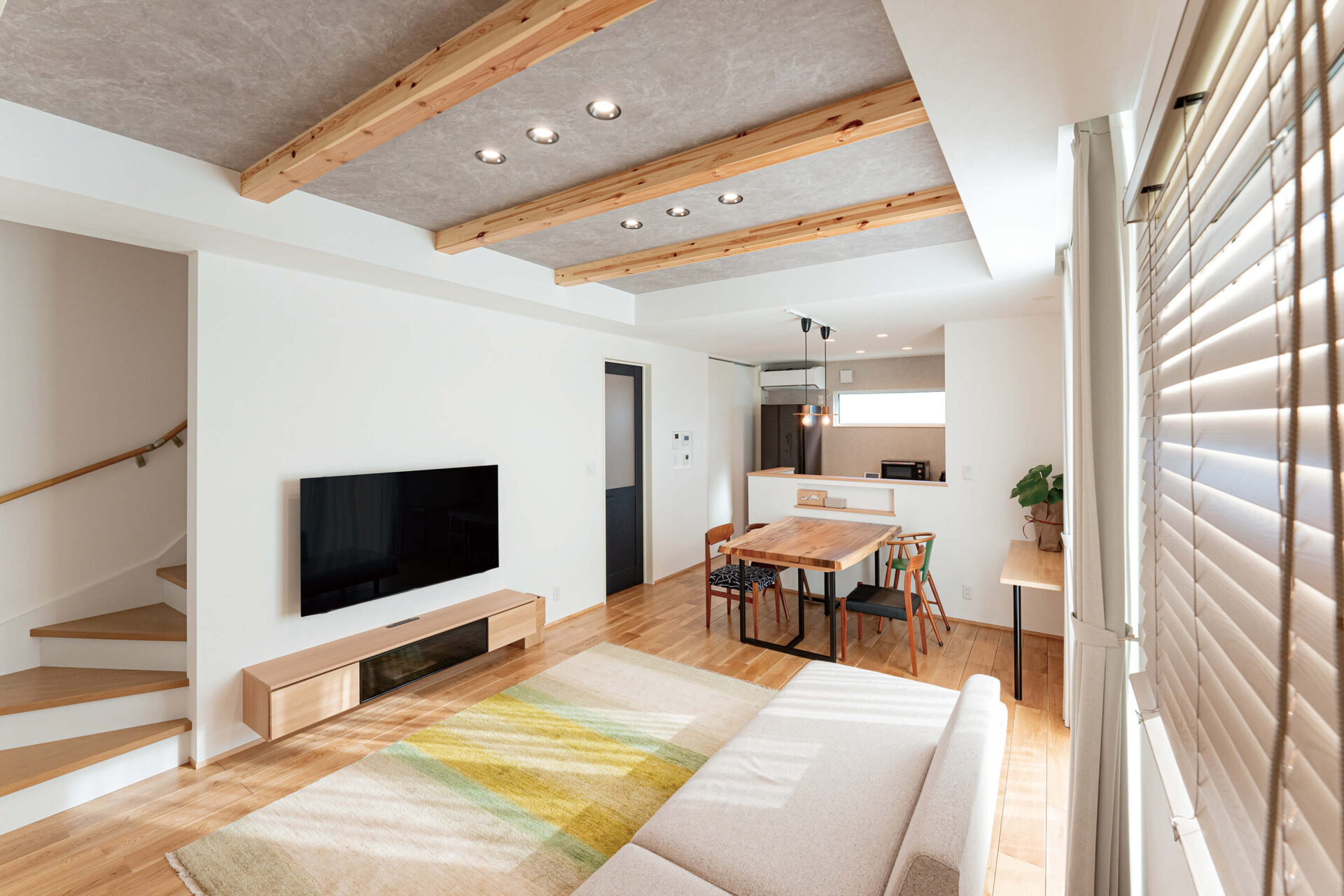 自然素材のぬくもり×効率的な動線の住まい