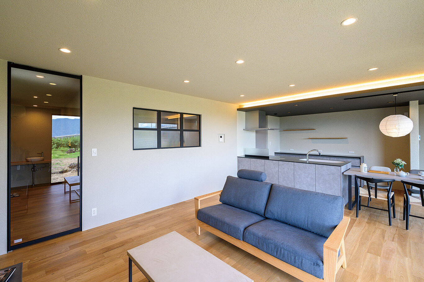 それぞれの時間が静かに流れる住まい