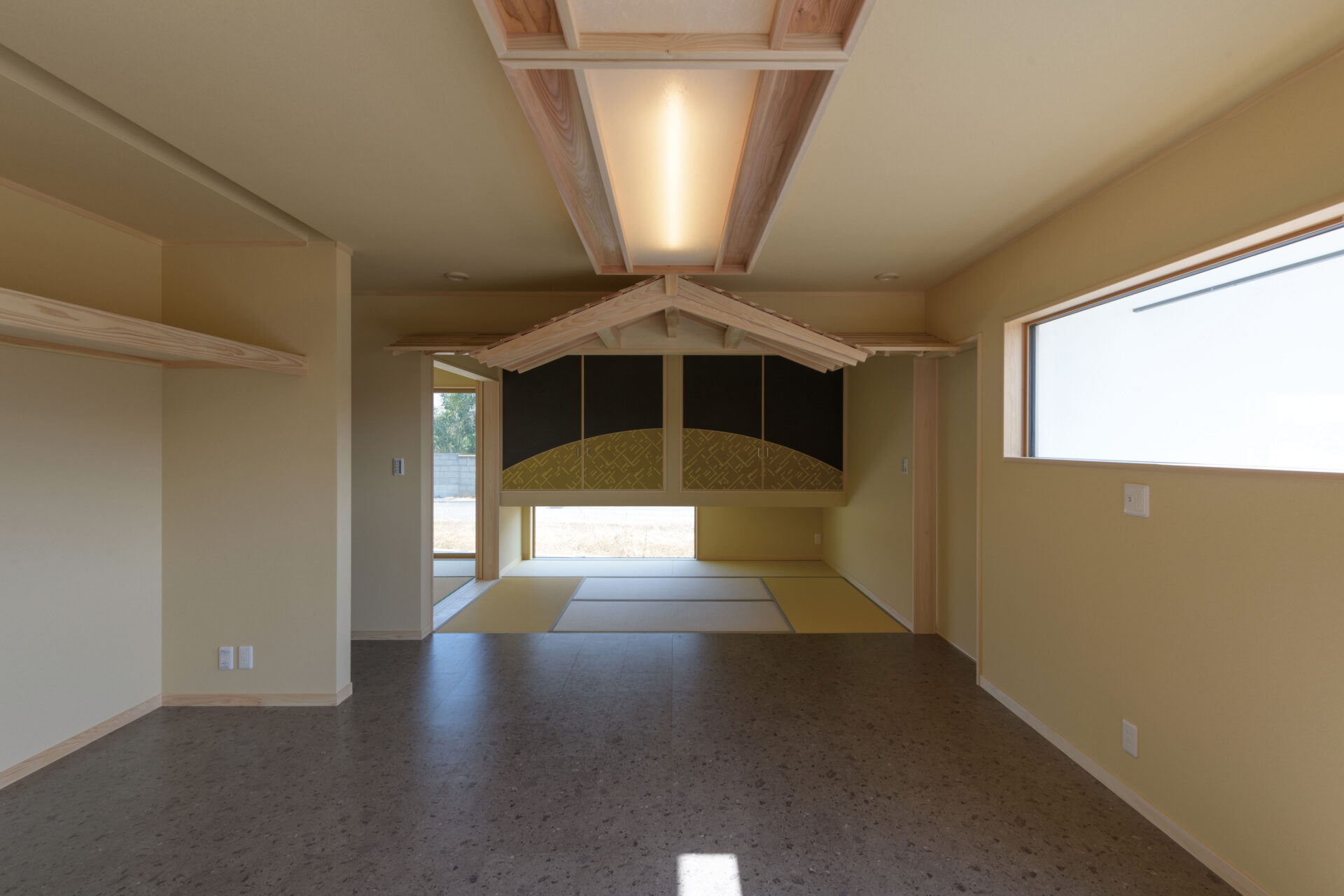 室内屋根に天井絵。和の世界観で遊ぶ家