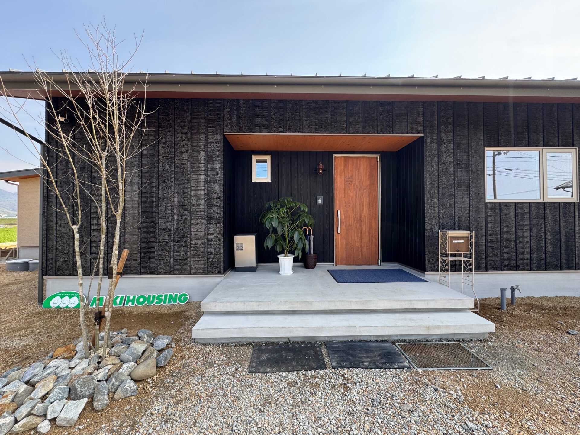 自然素材が薫る、情緒あふれるモデルハウス(^^🎵