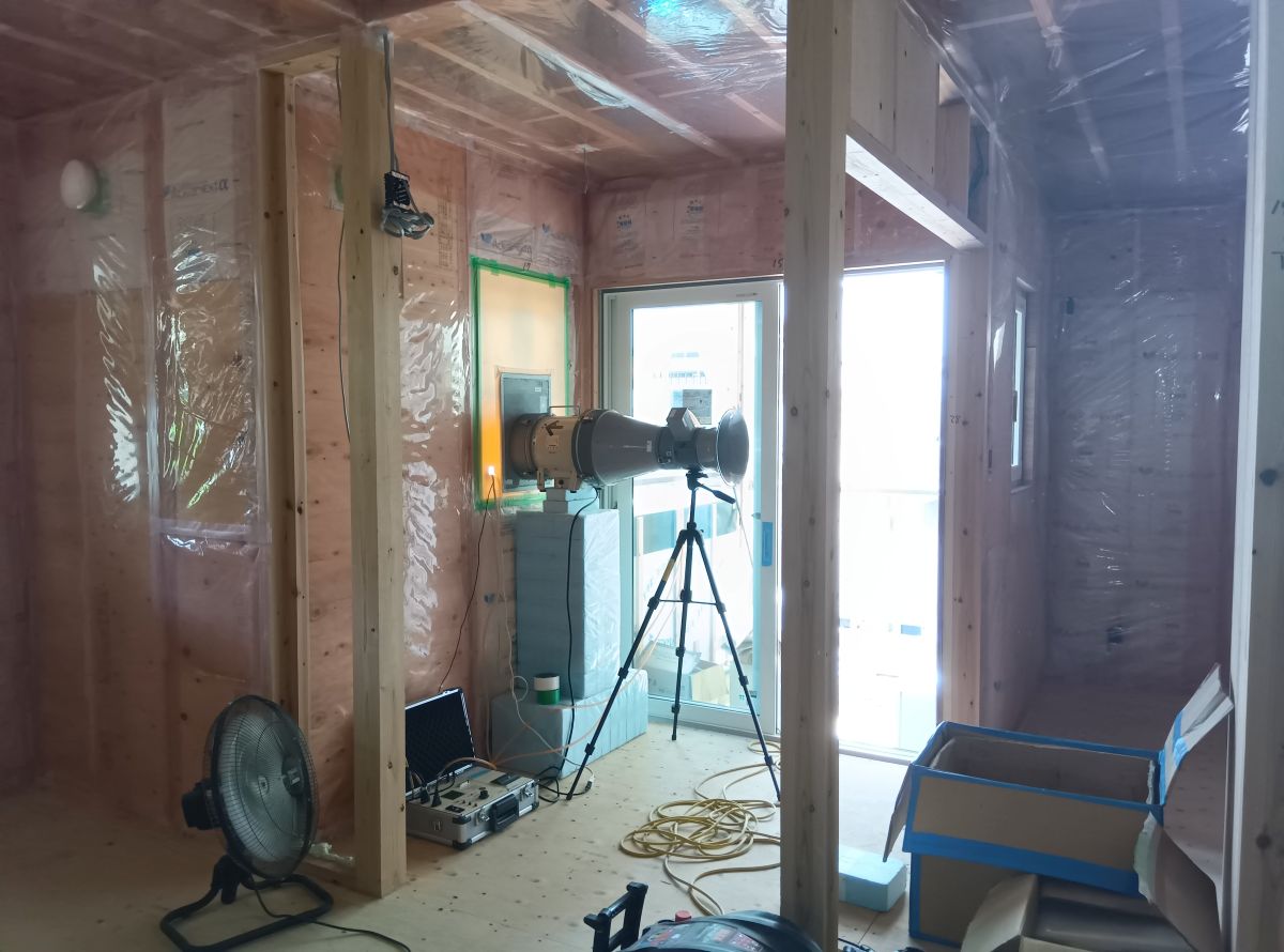 気密測定に同行!