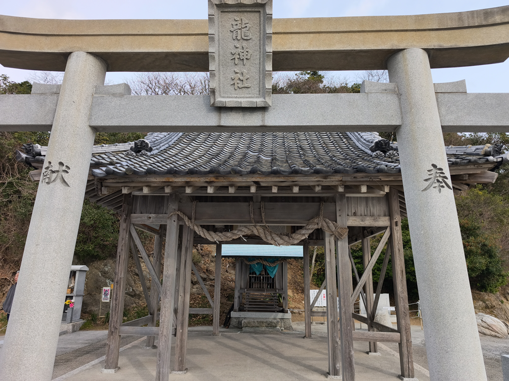 神社仏閣（龍神社）の造形美と瓦の耐久性